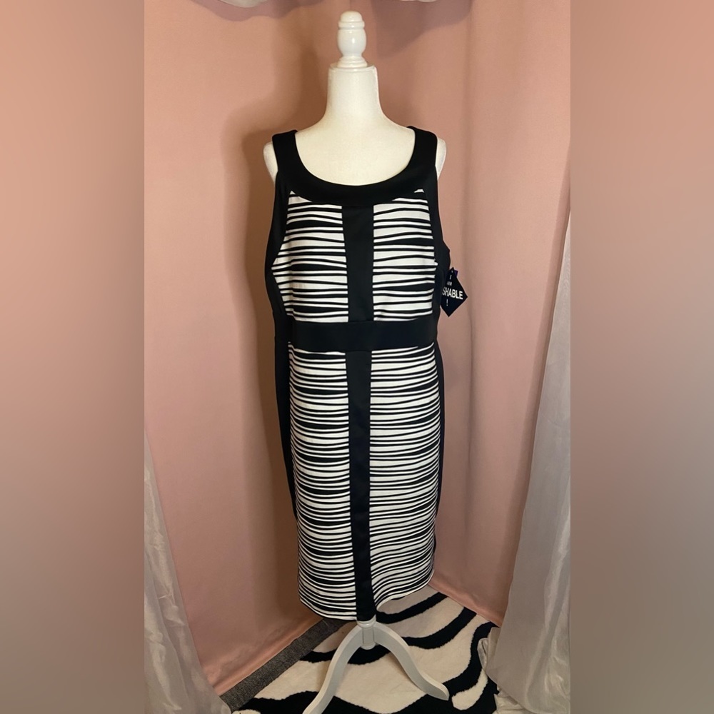 NWT R&M Richards Sleeveless Scoop Neck Black & White Ribbed Cocktail Dress: BB74 - Picture 5 of 15